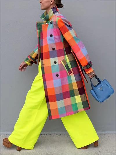 Quin - Stijlvolle Rainbow Plaid Trench Coat met dubbele rij knopen